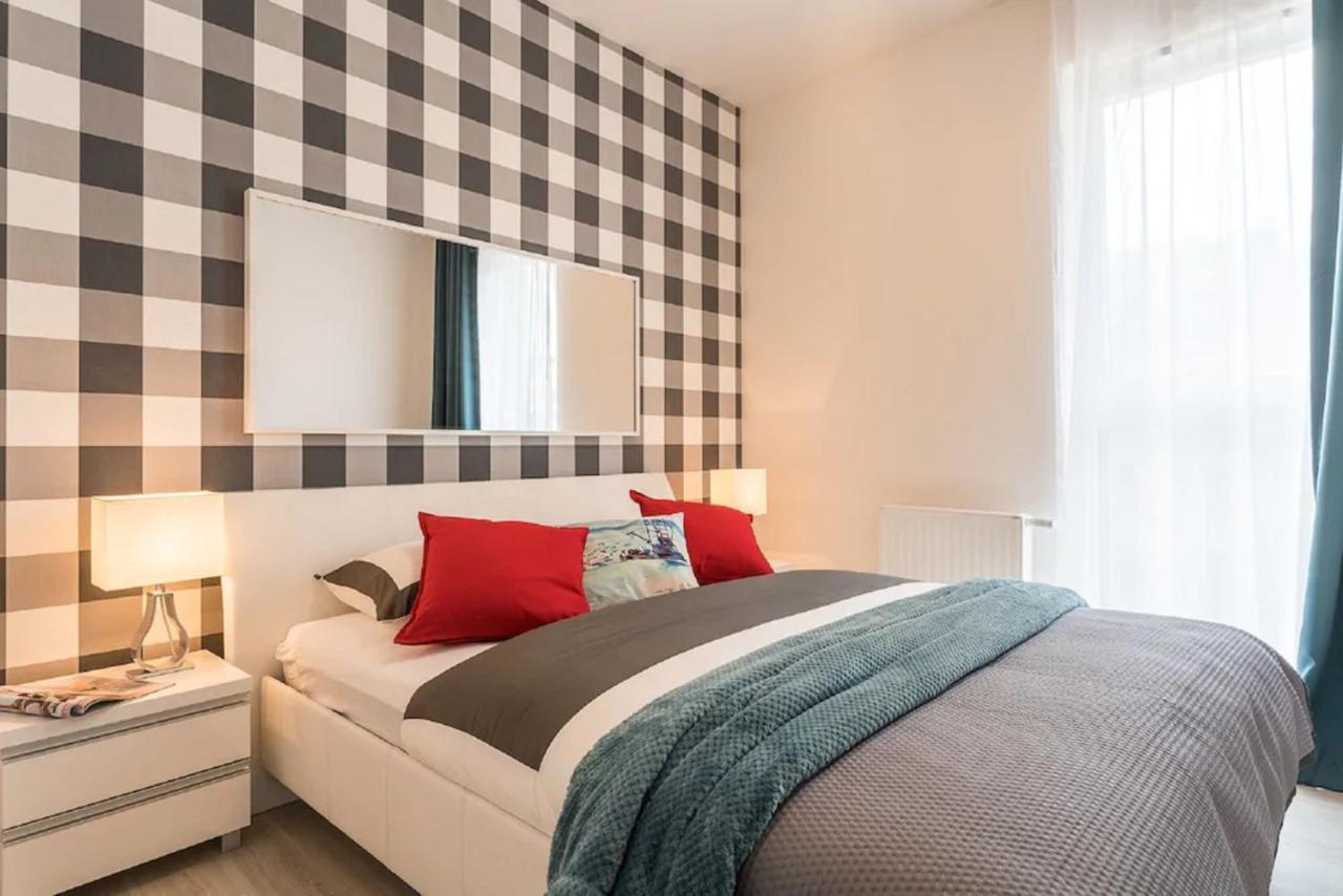 Deluxe By The Railway Station Aparthotel